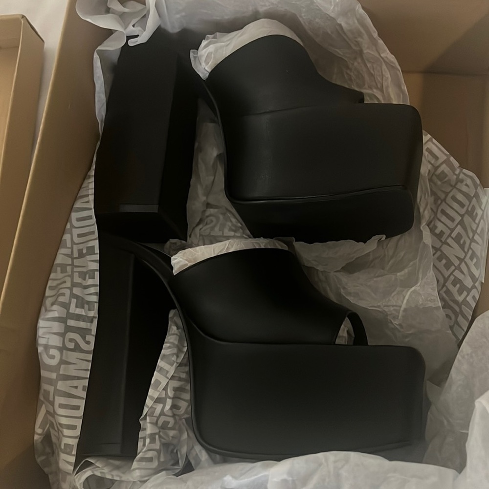 Steve Madden trixie black leather platform heels